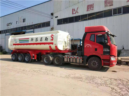 粉粒物料運(yùn)輸半掛車