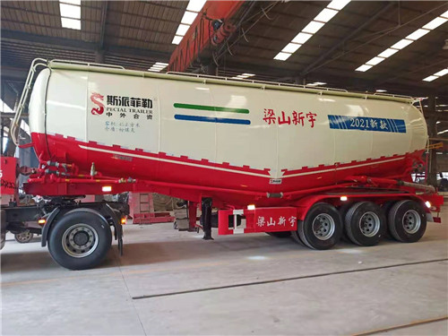 散裝水泥物料運(yùn)輸車