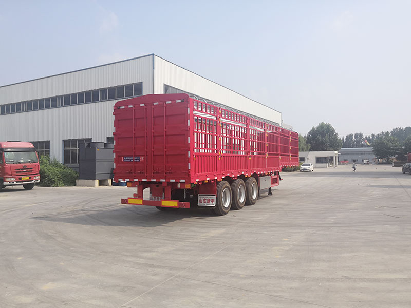 倉(cāng)柵半掛車(chē)廠家