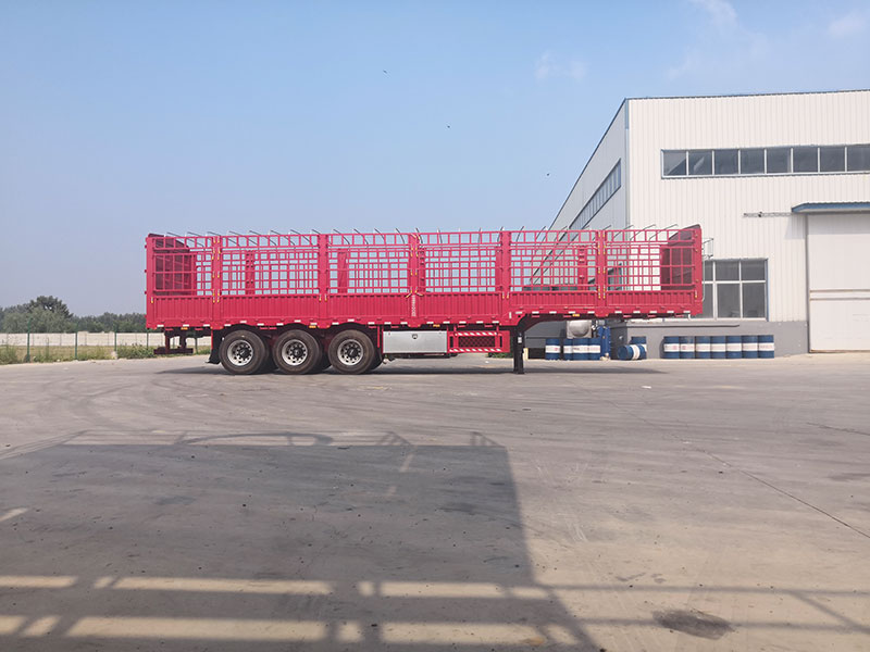 倉(cāng)欄式運(yùn)輸半掛車(chē)