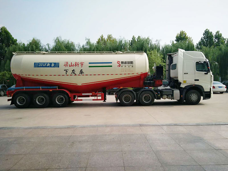 粉粒運(yùn)輸半掛車(chē)